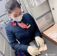 赵菁在网上见到一个折叠手机支架的折纸视频
-上海空运