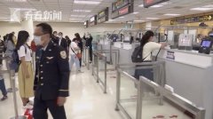 接受出境通关的随身物品检查；通关前
-香港空运