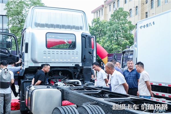 活动现场欧航欧马可即与上海商桥物流达成100台超级卡车的战略合约
-菲律宾空运