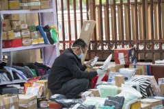 有快递安检员的招聘要求甚至如此标明:适合没什么理想的小伙
-国际空运跟踪