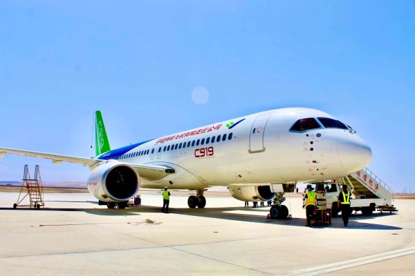 C919大飞机102架机顺利飞抵敦煌莫高国际机场