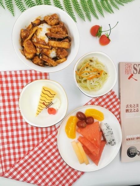 中翼公司为选乘国航两舱出行的旅客提供两种可供选择的热食
-美国整柜