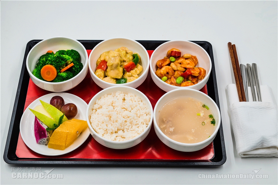 中翼公司为选乘国航两舱出行的旅客提供两种可供选择的热食
-美国整柜