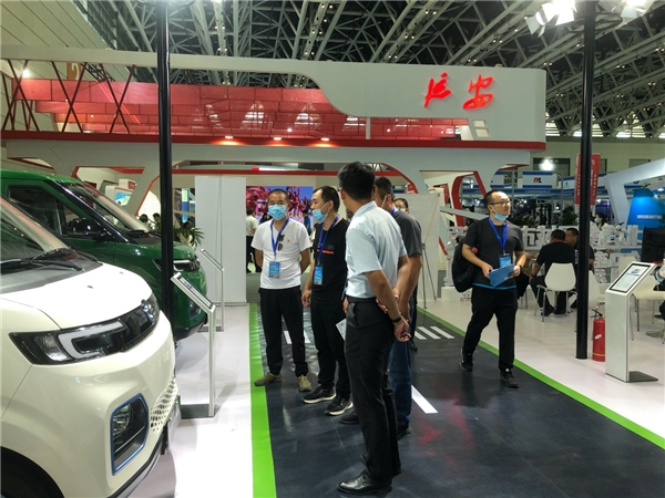 令现场观众直呼过瘾! 展会期间
-船公司查询