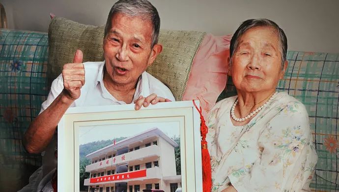 今天的头条，留给这对夫妇！