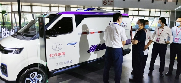 北京科博会C位吸睛 北汽EV5紫外线消毒车斩获“流量”
-阿曼的空运