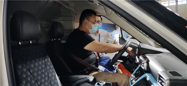 北京科博会C位吸睛 北汽EV5紫外线消毒车斩获“流量”
-阿曼的空运