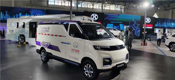北京科博会C位吸睛 北汽EV5紫外线消毒车斩获“流量”
-阿曼的空运