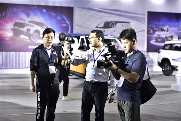 目的就是为了共同推进成都市政府的“移动餐车”及“中心厨房”项目
-上海的国际快递