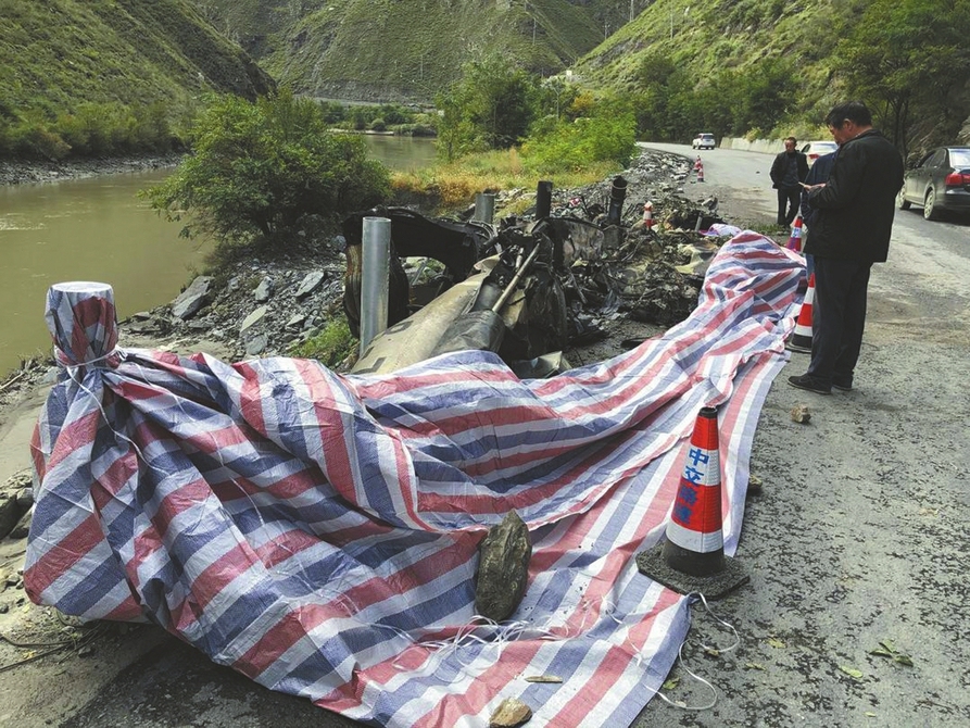 直击黑水直升机坠毁事故现场 事发常有乱流的高原峡谷