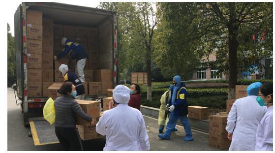 手中有汗，心中有光：平凡德邦快递小哥们的不平凡抗疫行动