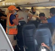 冲突的起因是一位老人拒绝在面罩里戴口罩
-墨尔本海运价格