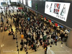 东航也在登机口增派了地面服务人员
-航空公司查询