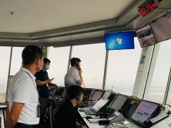  图：珠海塔台管制员保障国庆航班 2020年国庆中秋黄金周期间
-中东空运