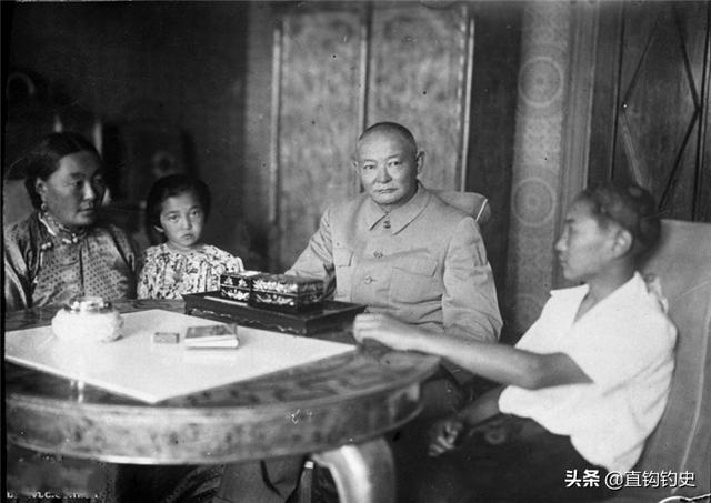 蒙古元帅霍尔洛·乔巴山家庭照