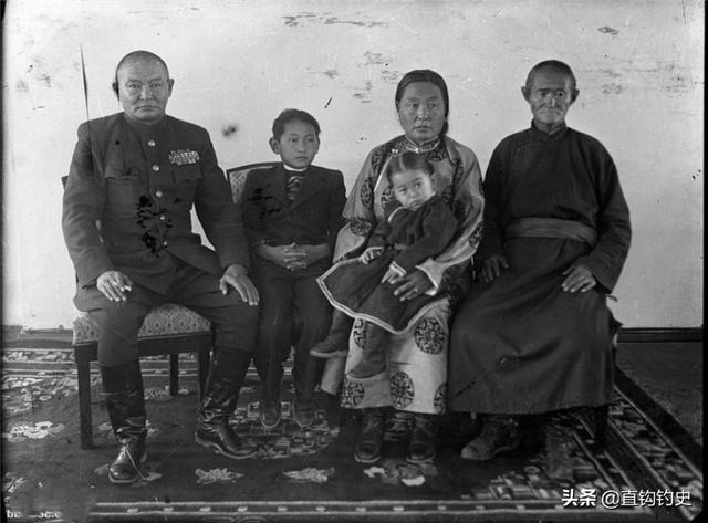 蒙古元帅霍尔洛·乔巴山家庭照