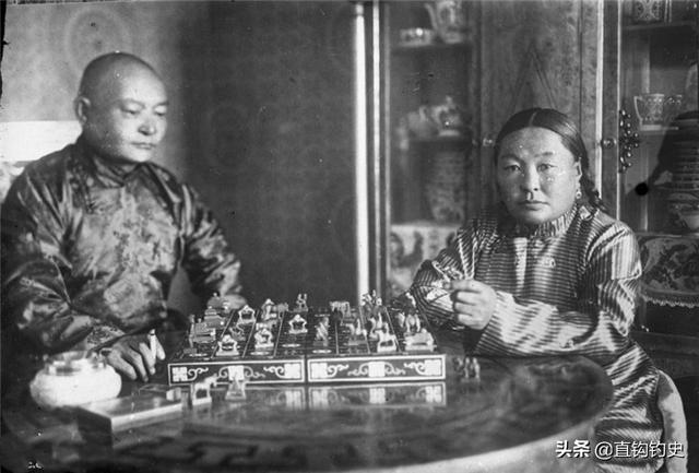 蒙古元帅霍尔洛·乔巴山家庭照