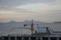 风大、浪高、流急、岩硬的复杂施工环境与恶劣建设条件
-国际货代公司