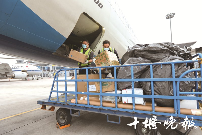 你的双11快递 可能是打“飞的”来的－十堰晚报数字报