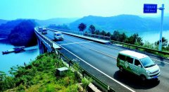我国铁路列车时速低、路网密集度低
-拼箱和整柜