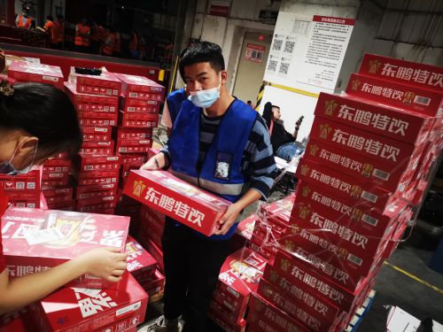 15万罐东鹏特饮，助力这群扛起“双十一”巨量包裹的物流雄师