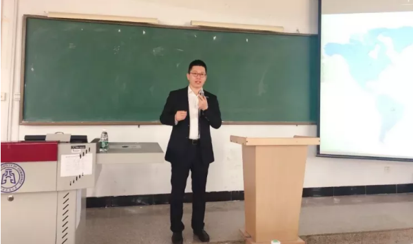 如：校企合作、教学内收留、师资培训等
-中欧铁路货运