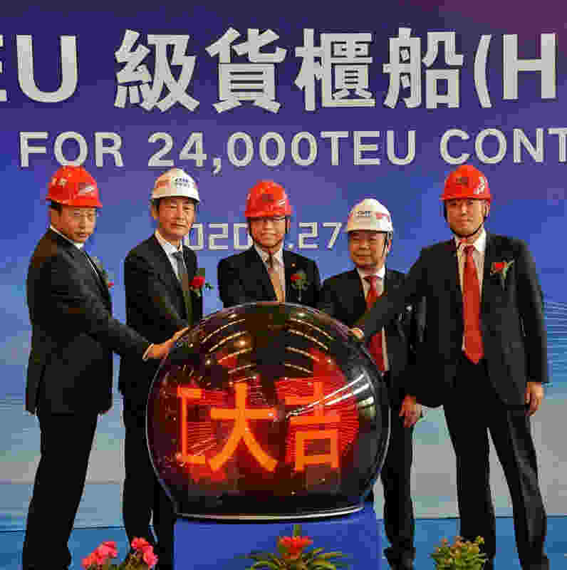 其中独占的小球鼻艏方案
-上海浦东空运