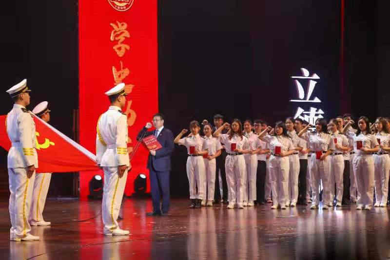 进一步推动四史学习教育向纵深发展
-以星快船