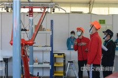 用拉力计对受电弓静态接触压力进行测量……在轨道车辆技术赛场
-澳大利亚双