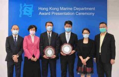 图左起:王世发先生(香港海事处副处长)、陈佩珊女士(香港船东会董事总经