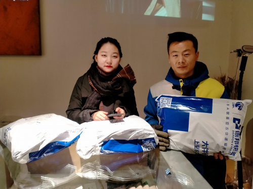 到现在他已经在德邦快递工作快满一年
-整柜海运费