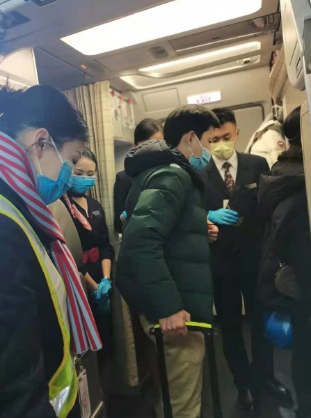 该航班预计飞行时间为12:30
-海运特种柜