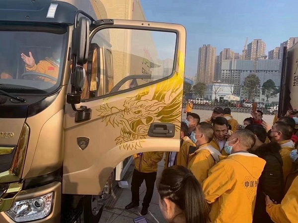  故宫原修缮部主任李永革讲解大黄蜂皇宫版龙纹设计理念 在古代
-上海国际快递专线