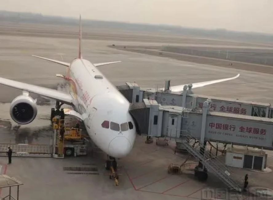 济南机场“双头廊桥”保障模式开启！