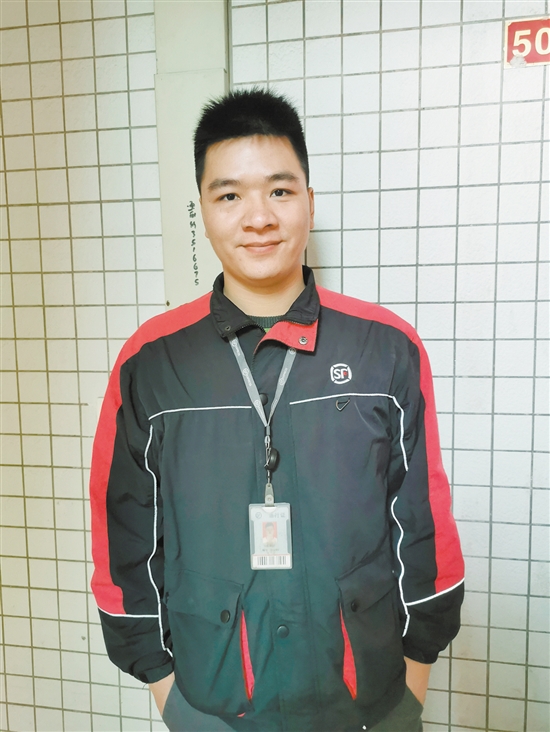 我市启动快递小哥文明传“递”行动 逾3000名骑手擦亮文明形象“活动窗口”