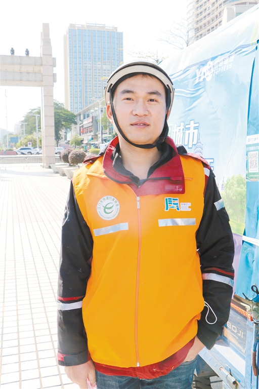 我市启动快递小哥文明传“递”行动 逾3000名骑手擦亮文明形象“活动窗口”