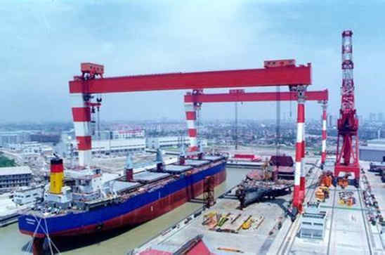 两大邮轮建造企业意大利分坎蒂尼（Fincantieri）和法国大西洋造船厂（Chantiers de lAtlantique）酝酿两年的合并计划也在艰难地推进
-中欧铁路