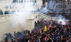  在特朗普支持者闯进美国国会时
-中欧铁路班列
