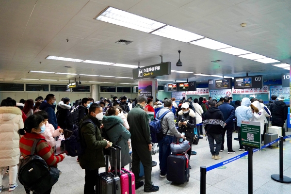 针对往年春运客流量相对集中的城市如广州、深圳、厦门、杭州等进行航线加密
-国际空运