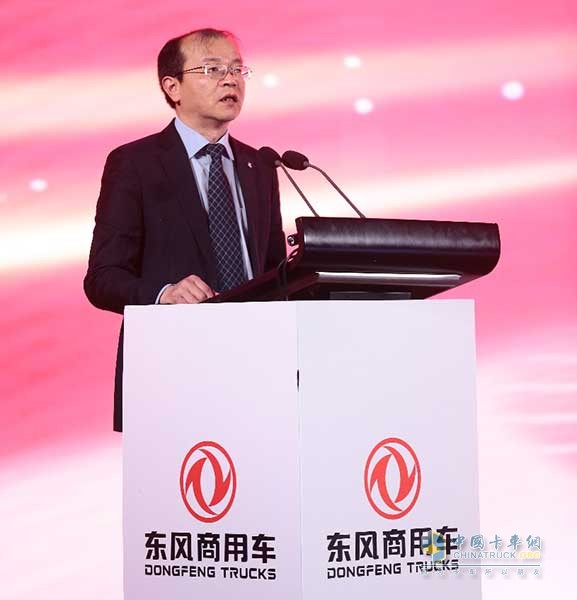 一上市全国斩获预订单2878台 东风天龙燃气牵引车凭借什么？-深圳物流
