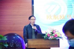 ” “欧航节油之星”王支立(第一排左一) 全方位优化赛事 带给用户来超凡体验