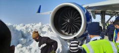现场图：印度靛蓝航空A321neo滑行时撞上雪堆 引擎受损
-国际海运