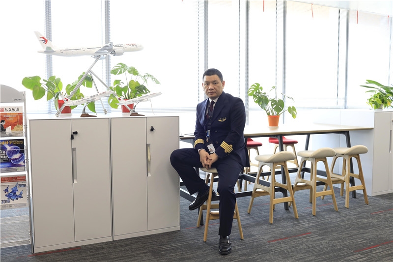 他们安全飞行小时数均在1万小时以上
-国际空运