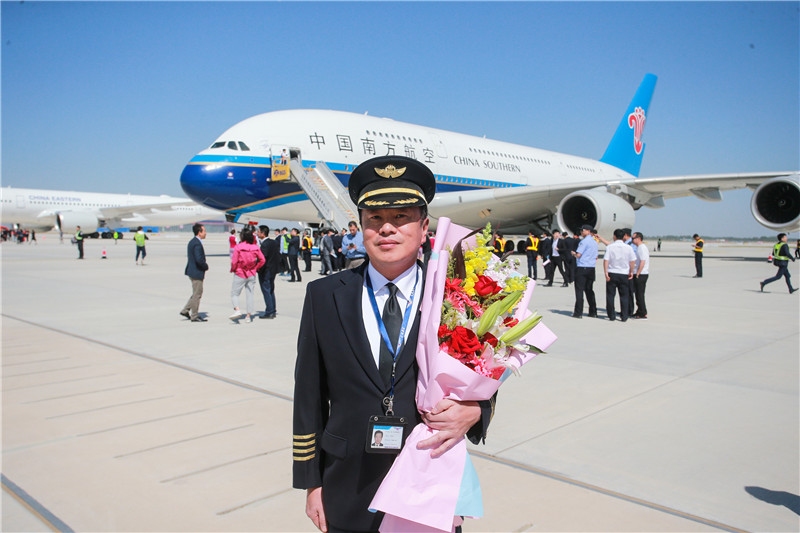 他们安全飞行小时数均在1万小时以上
-国际空运