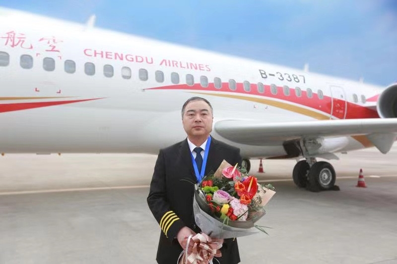 他们安全飞行小时数均在1万小时以上
-国际空运