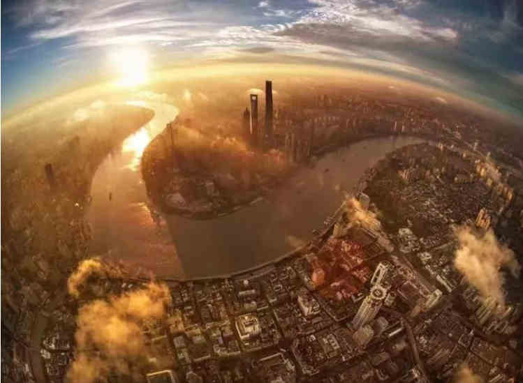 同时还举办了舰船开放、帆船展示、航海嘉年华和上海国际航运中心建设成果展等一系列丰富多彩的活动
-国际货代