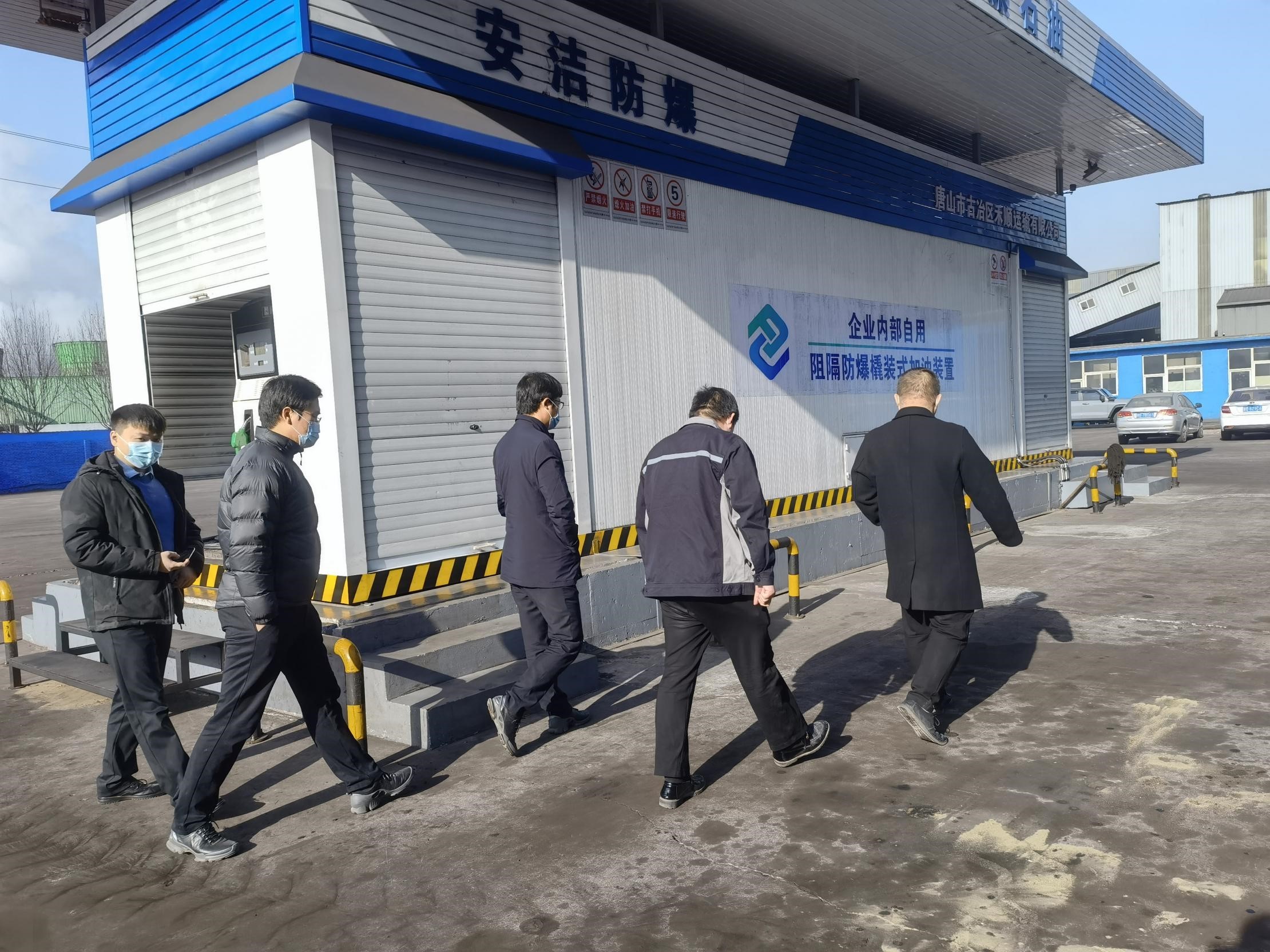 参观了设备部件及半成品、成品








