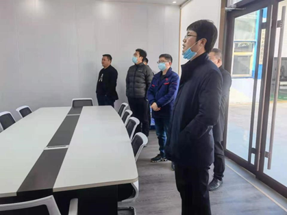 参观了设备部件及半成品、成品









