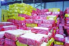 一辆黑色奥迪牌轿车经常出入这两个厂区
-国际物流