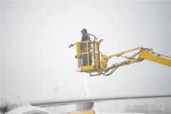 出动大型除雪车、除冰液撒布车、抛雪车、清扫车等特种除雪车辆22台
-国际海